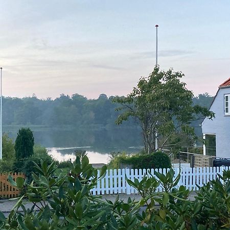 Den Gamle Skomager Hytte Ved Slotssoen 그라스텐 외부 사진