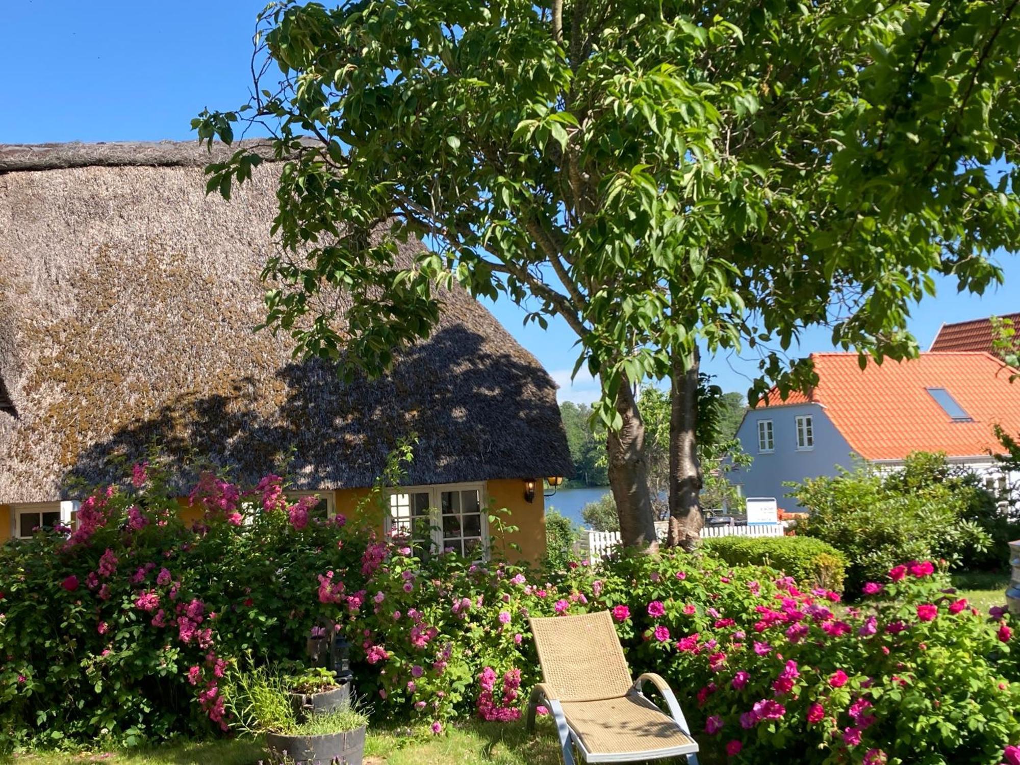 Den Gamle Skomager Hytte Ved Slotssoen 그라스텐 외부 사진