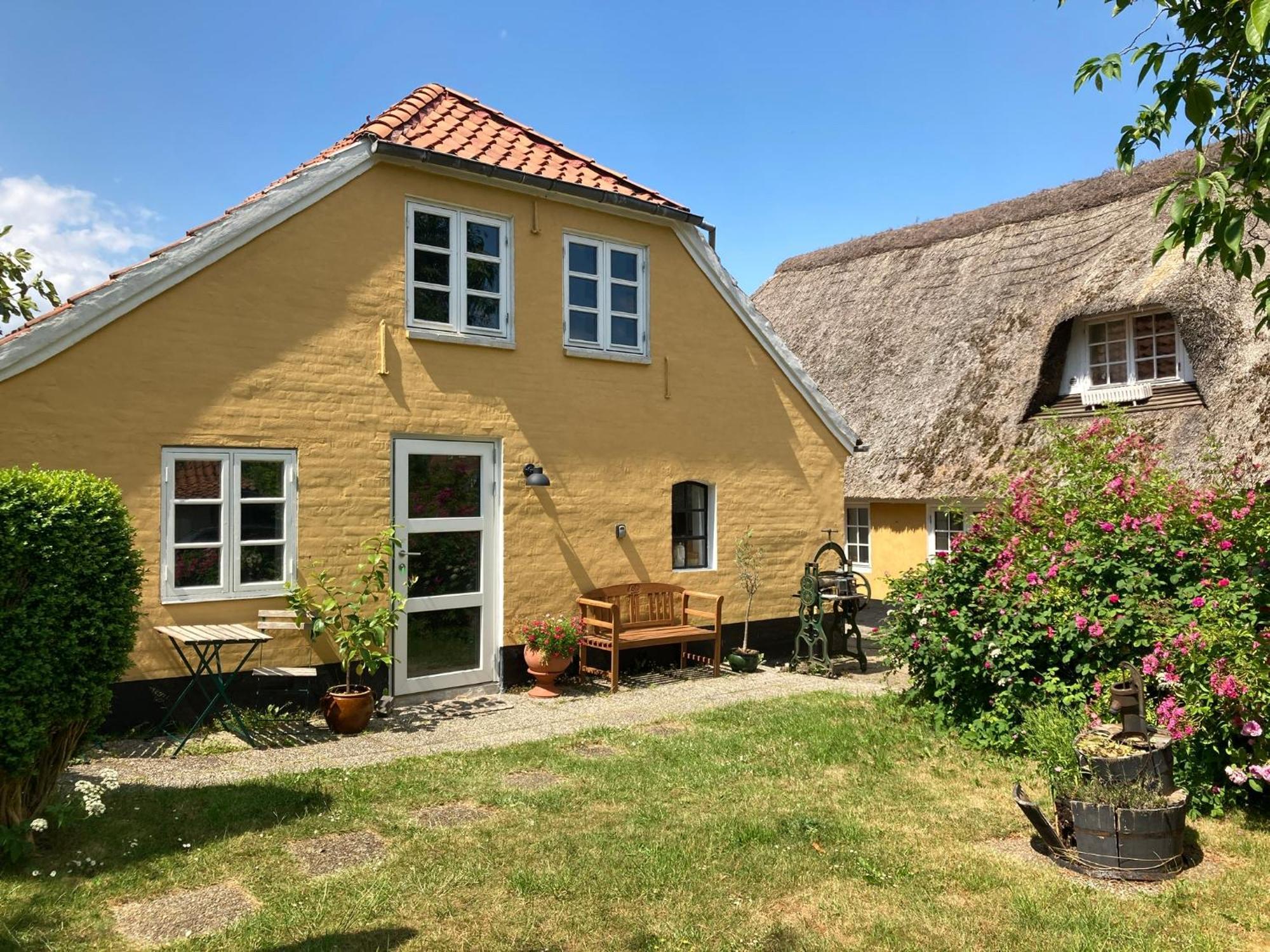 Den Gamle Skomager Hytte Ved Slotssoen 그라스텐 외부 사진