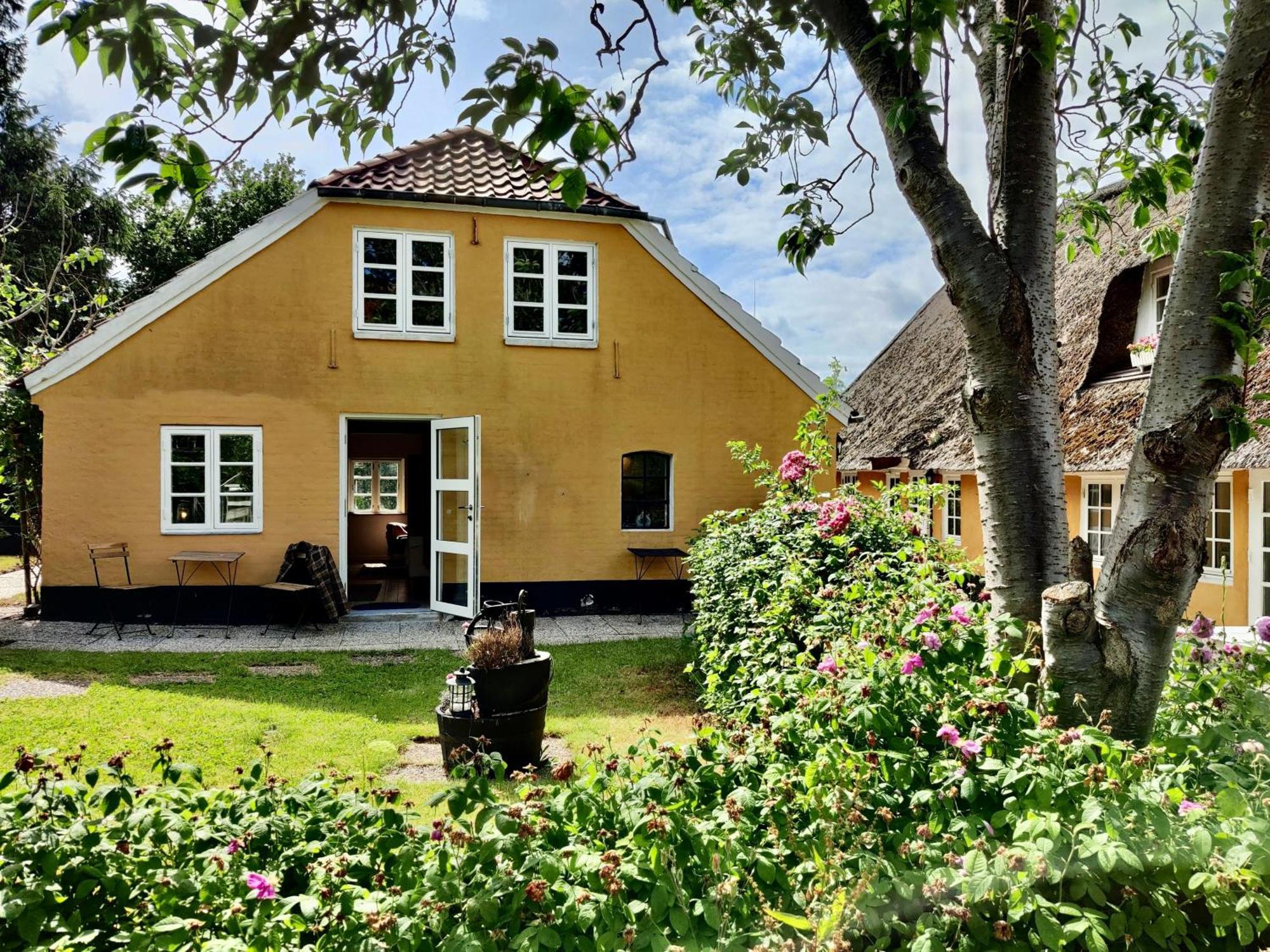 Den Gamle Skomager Hytte Ved Slotssoen 그라스텐 외부 사진